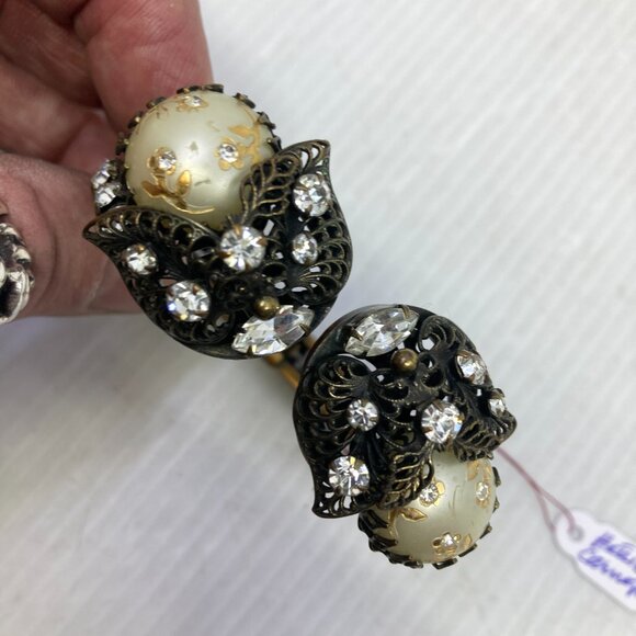 Vtg Hattie Carnegie ? faux pearl clamper bracelet - Picture 5 of 6